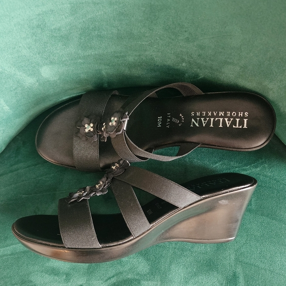 Italian Shoemakers Black Floral Sandals 10M - Picture 2 of 5